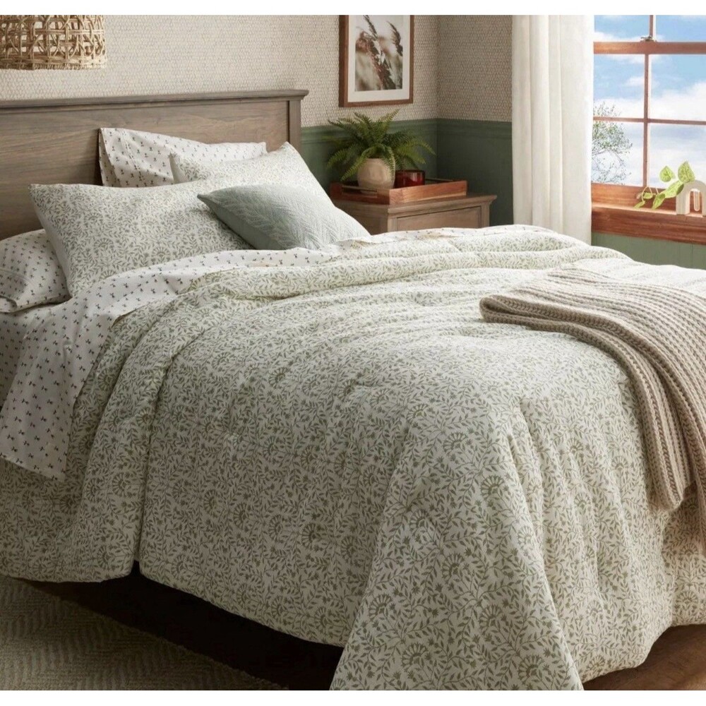 King Traditional Vine Printed Cotton Comforter & Sham Set Green - Threshold NEW